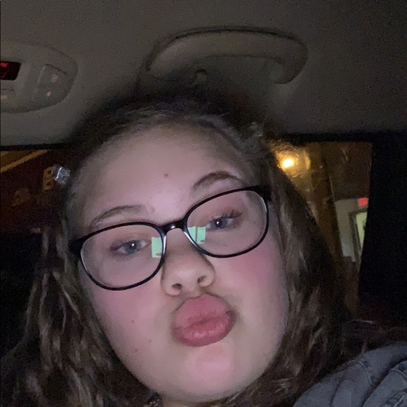 Meet your Posher, Julia - Picture 1 of 1